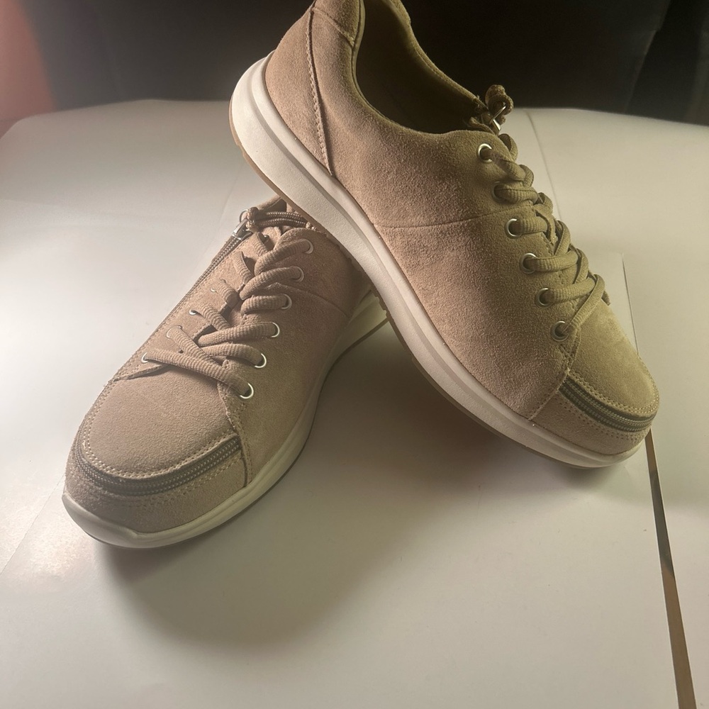 BILLY Footwear Comfort Suede Lo